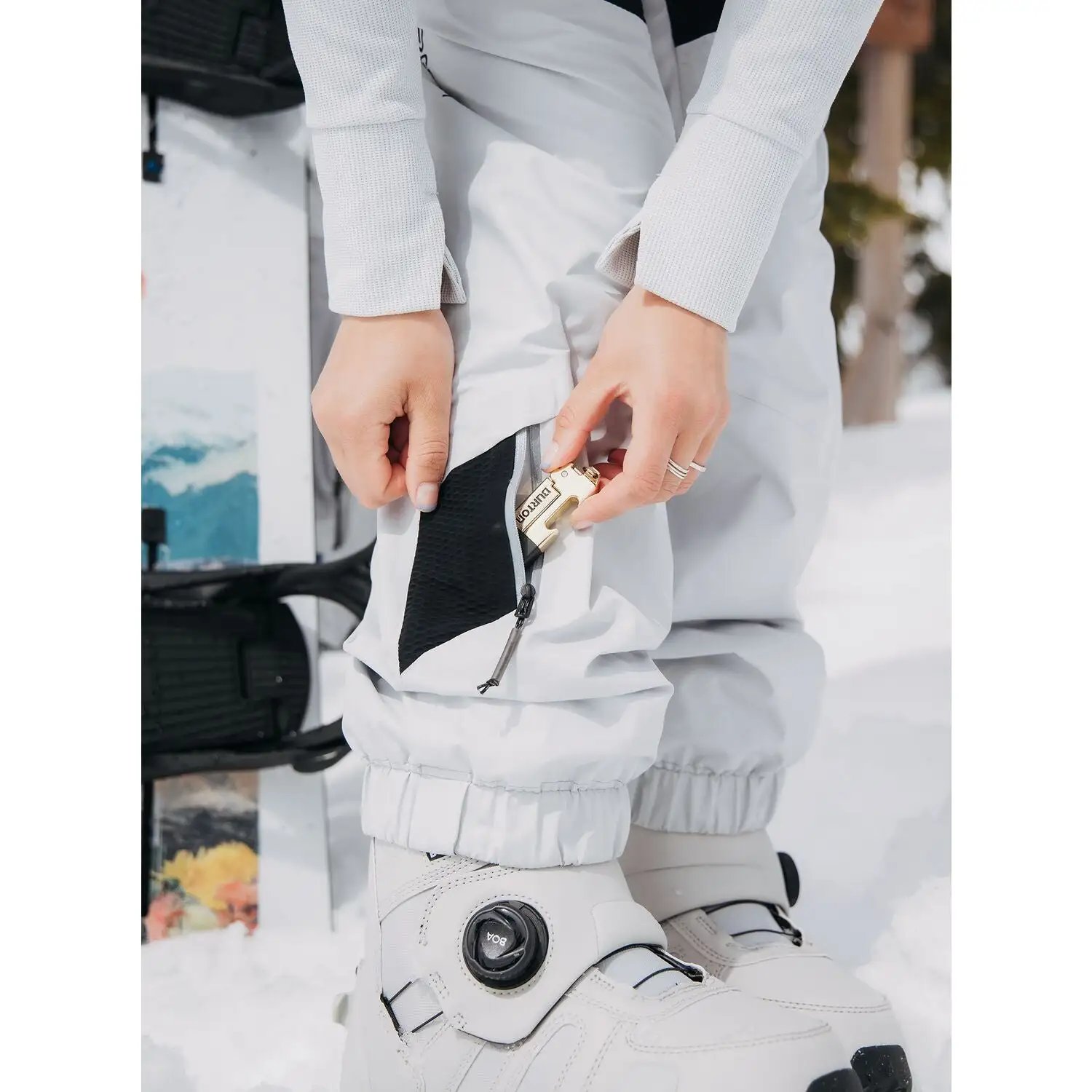 Burton Women's Carbonate Gore-Tex Snowboard Pants 10 Burton Women's Carbonate Gore-Tex Snowboard Pants - Image 8